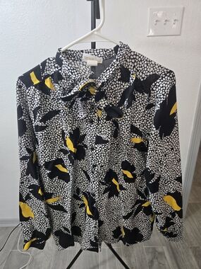 Womens Black & White Floral Tie-Neck Blouse with Yellow Accents